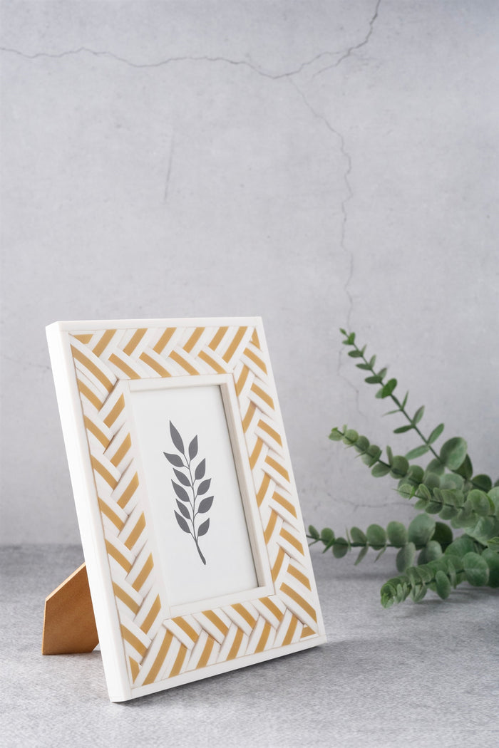 5x7” White Resin Criss Cross Picture Frame