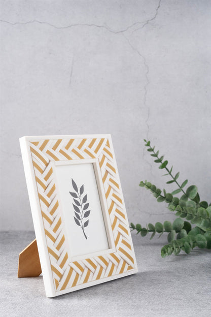 5x7” White Resin Criss Cross Picture Frame