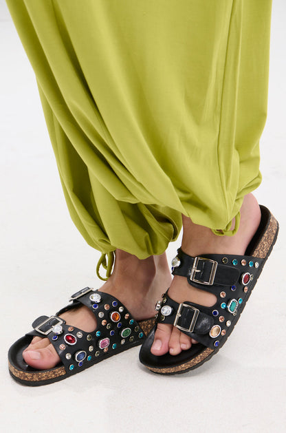 AKIRA BAYLEAVES SLIP ON BLACK SANDAL