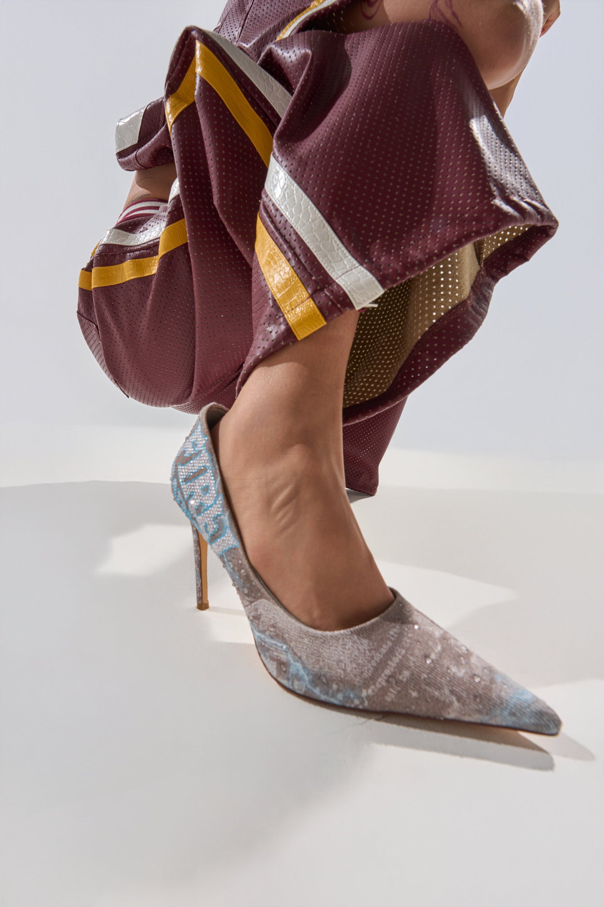 AKIRA GOLD RANDA GREY MULTI PUMP