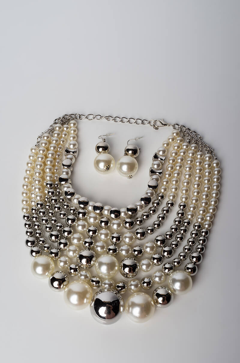 A PEARL VISION STATEMENT NECKLACE